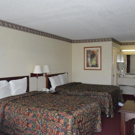 Knights Inn Hurricane Mills Bagian luar foto