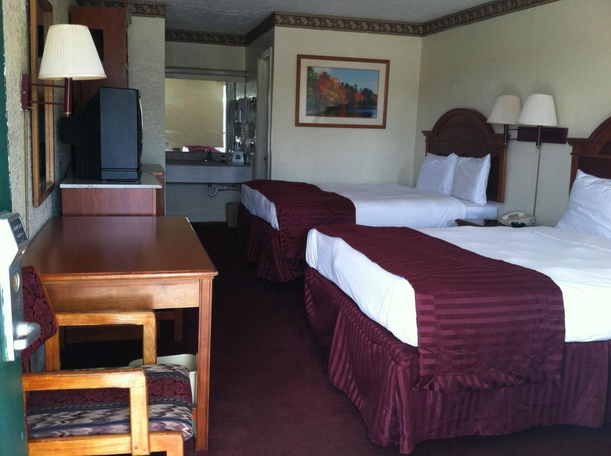 Knights Inn Hurricane Mills Bagian luar foto