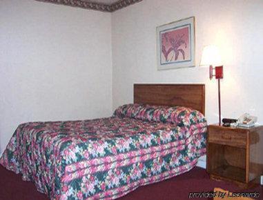 Knights Inn Hurricane Mills Ruang foto