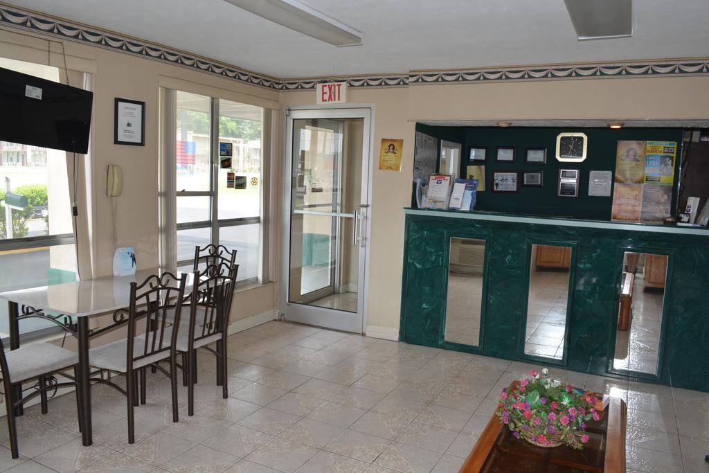 Knights Inn Hurricane Mills Bagian luar foto