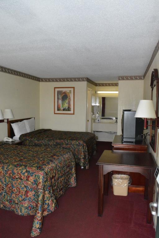 Knights Inn Hurricane Mills Bagian luar foto
