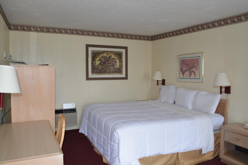 Knights Inn Hurricane Mills Bagian luar foto