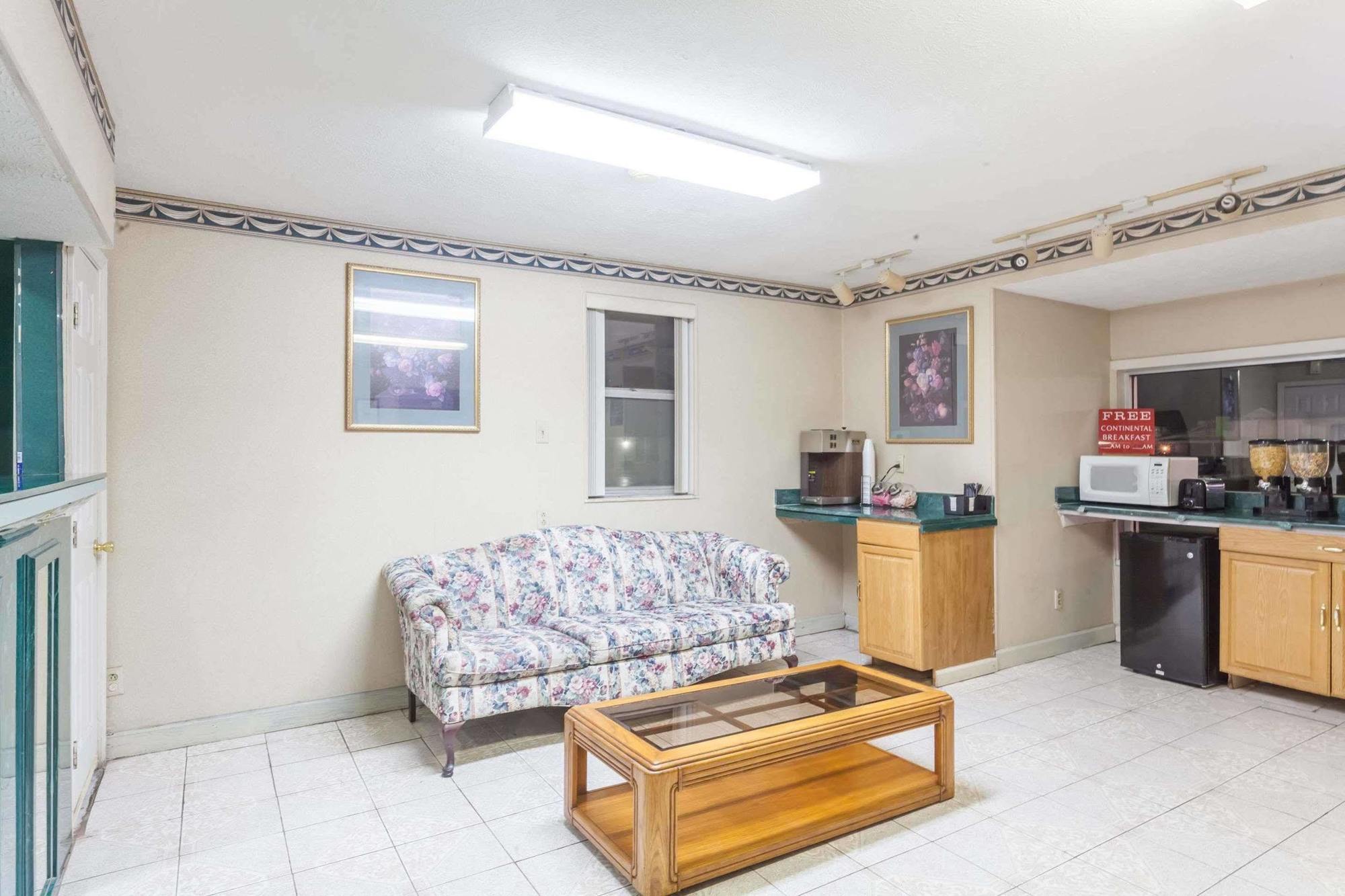 Knights Inn Hurricane Mills Bagian luar foto