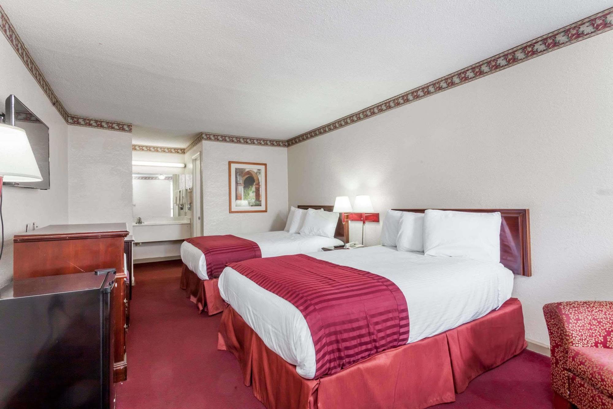 Knights Inn Hurricane Mills Bagian luar foto