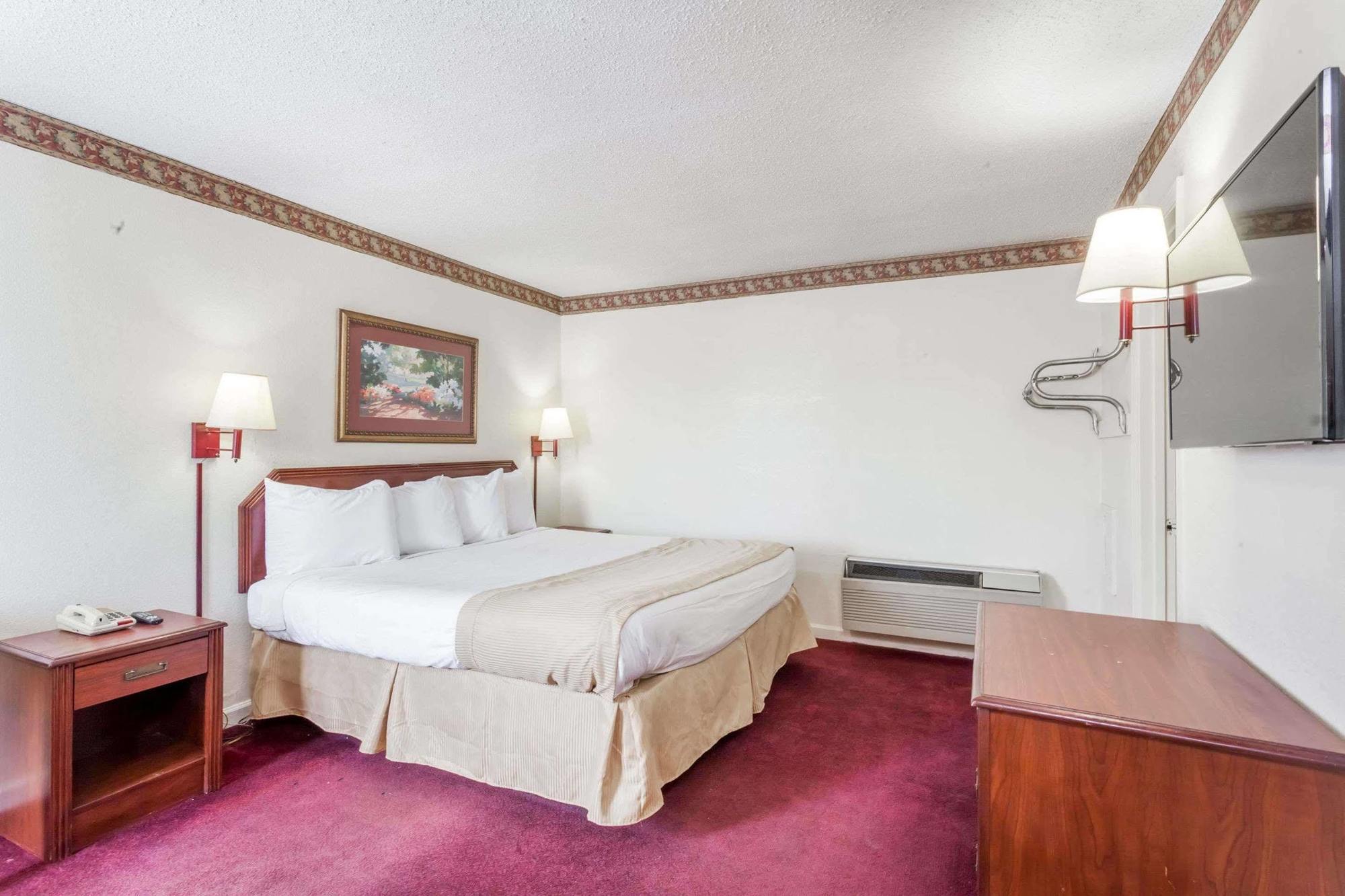 Knights Inn Hurricane Mills Bagian luar foto
