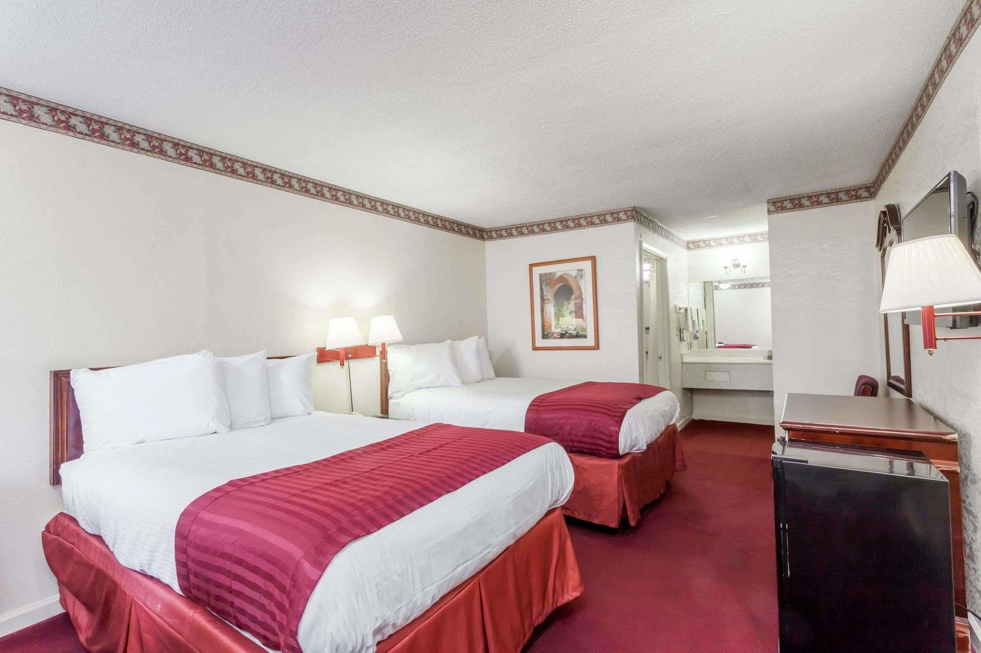 Knights Inn Hurricane Mills Bagian luar foto